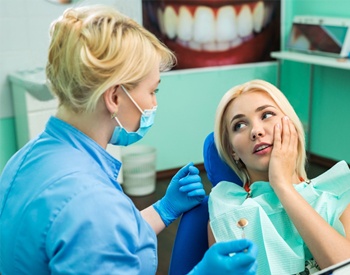 Woman visiting an emergency dentist in San Antonio