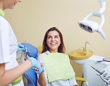 Patient visiting emergency dental office in San Antonio